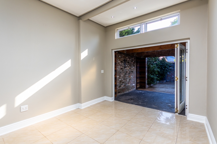 2 Bedroom Property for Sale in Claremont Western Cape